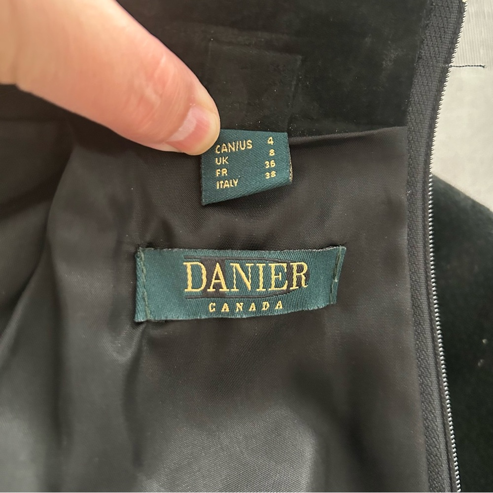 Danier Black Pencil Skirt - Picture 5 of 7